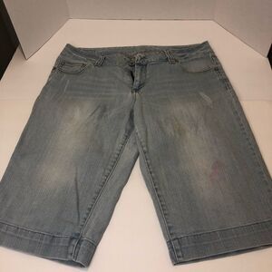 Refuge light denim shorts size 13